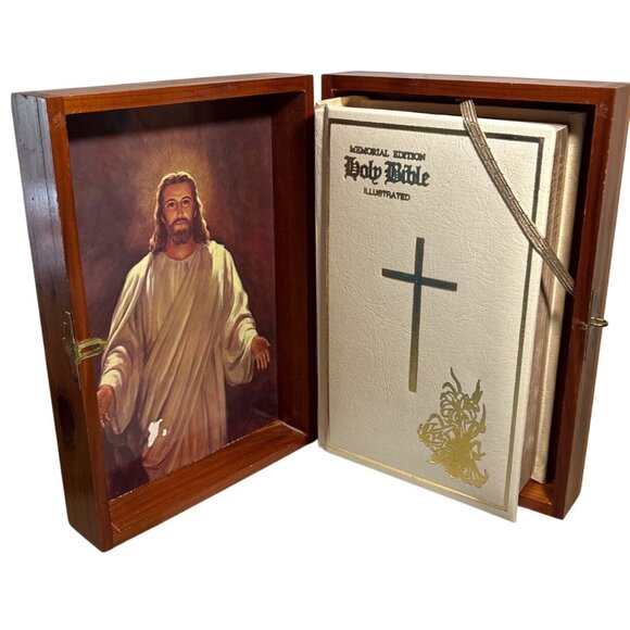 Holy Bible Memorial Edition Illustrated In Wood Box With Jesus Image 9.5 x 6.5" - Picture 1 of 16